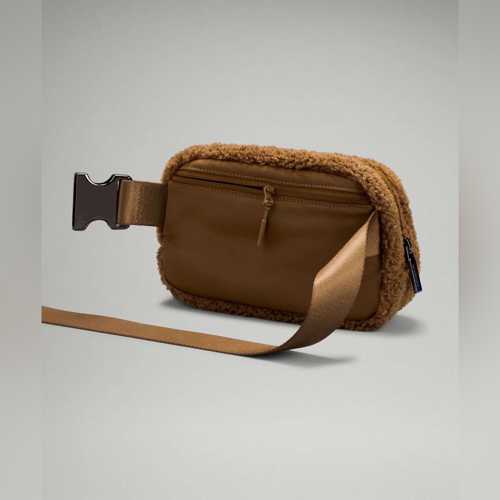 Lululemon Everywhere Belt Bag Brown Sherpa Fleece Travel Activewear Gym Casual - Picture 4 of 12